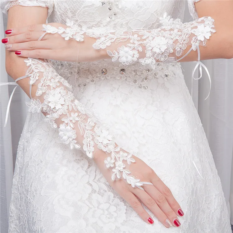 
fashionable fingerless wedding lace bridal mitten 
