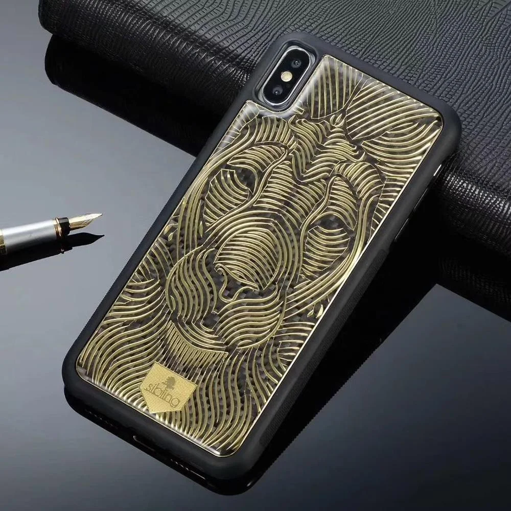 Роскошный чехол для мобильного телефона из углеродного волокна с металлическим рисунком льва оптом