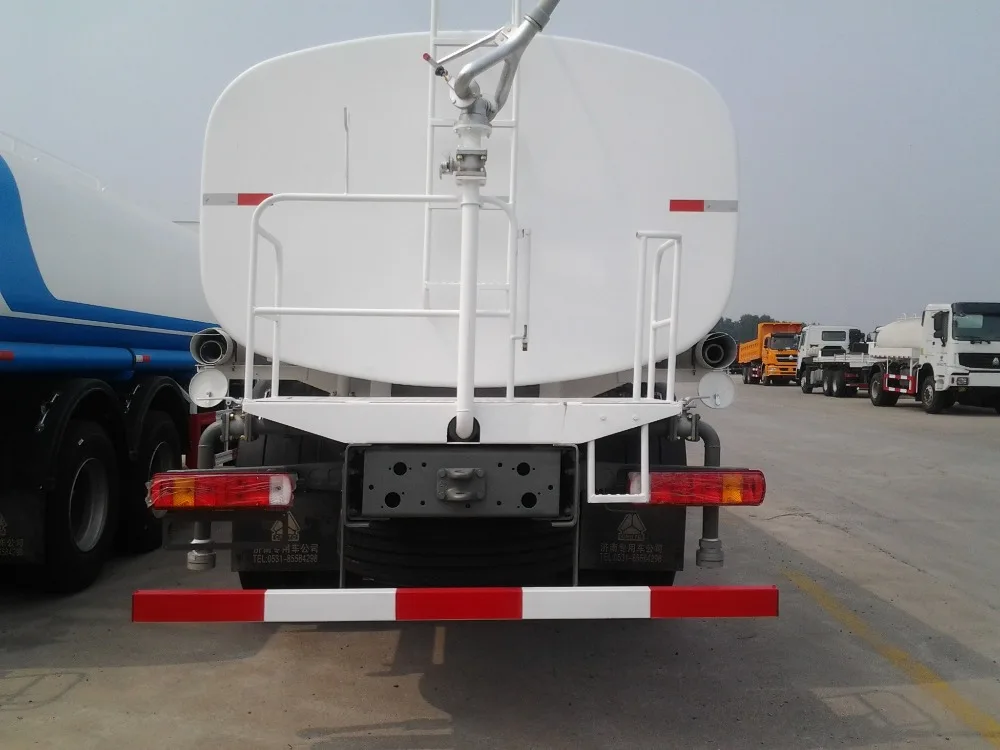 Sinotruk Howo Light Duty 4X2 8cbm Water Tank Truck