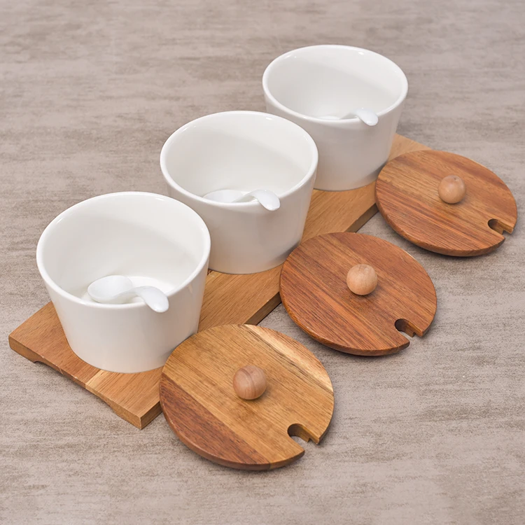 Kitchenware white ceramic condiment kitchen spice jars spice jar set with wooden lid and stand