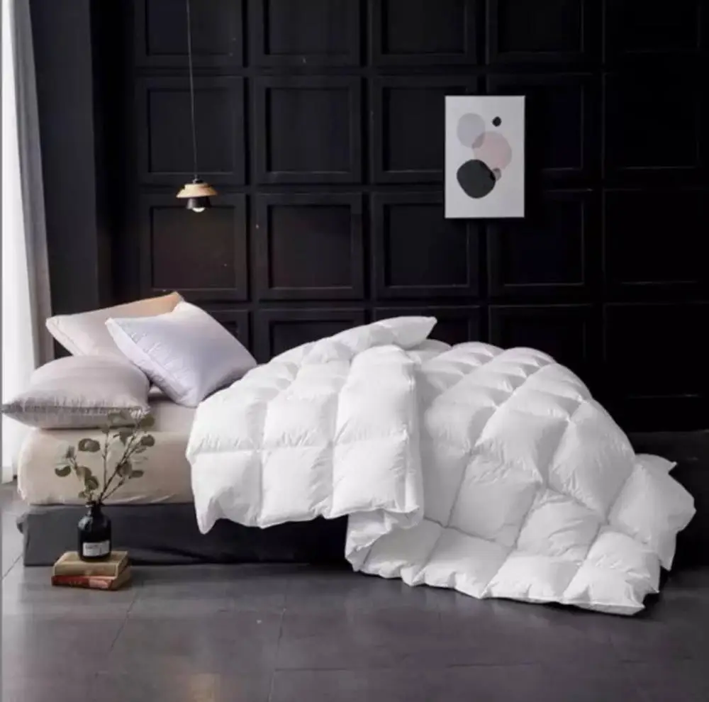 Lightweight Down Comforter Duvet Insert with Patchwork Sewning