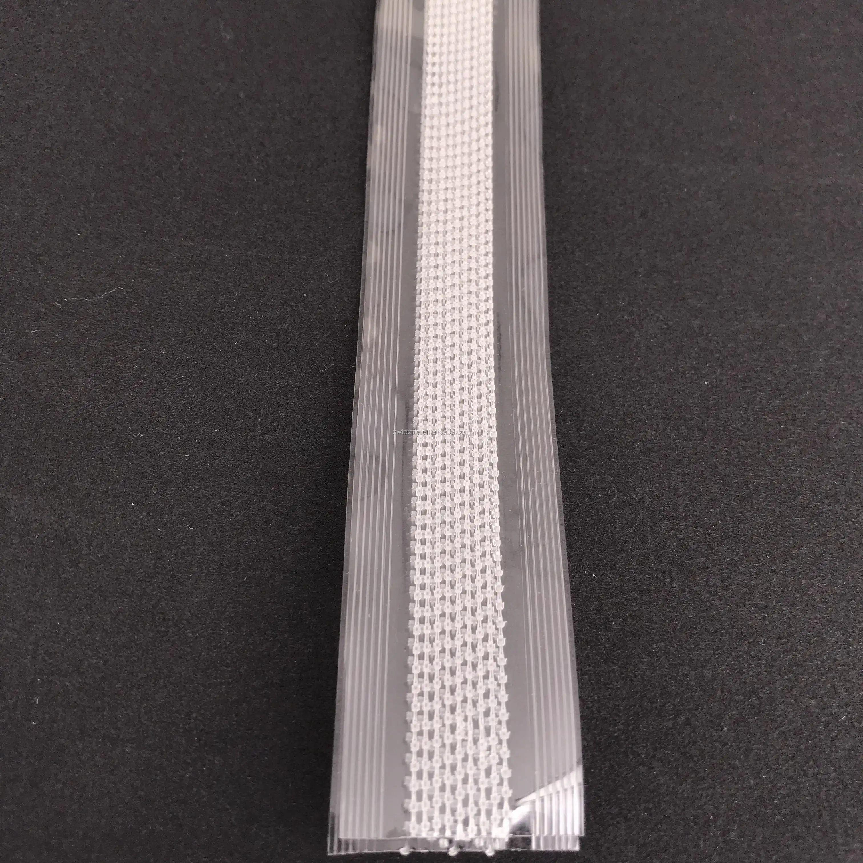 HOOK-TO-HOOK FLEXIBLE PACKAGE CLOSURE SYSTEM WITH SEALANT LAYER