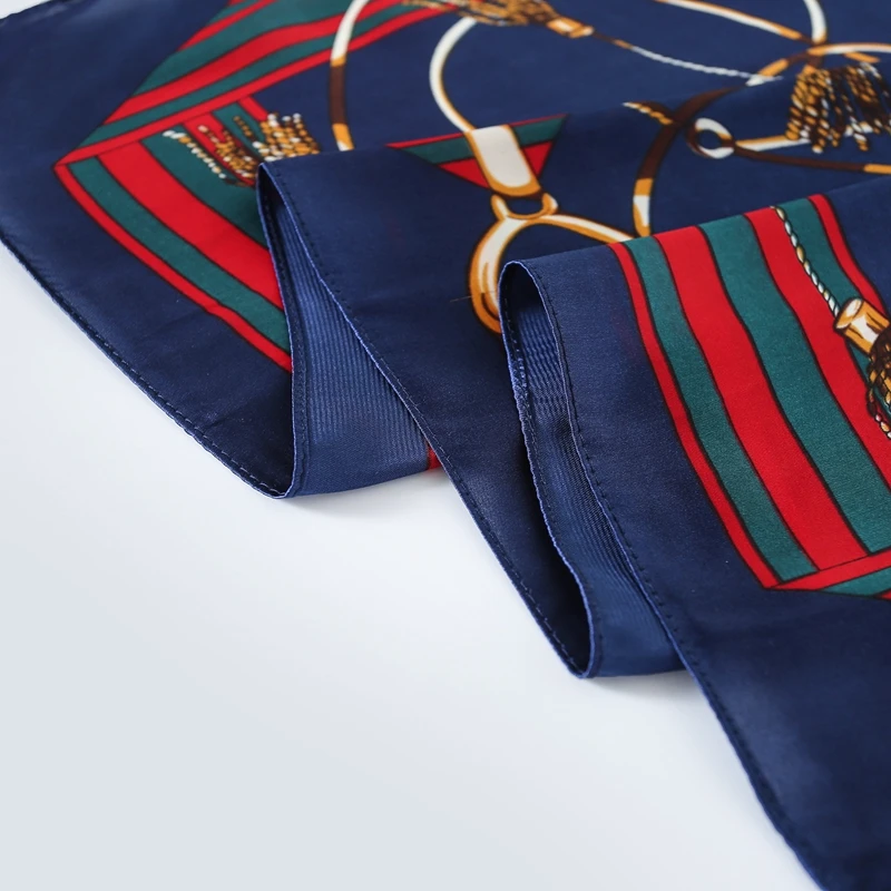 Низкая цена, полиэстер, шелк, индивидуальный принт, квадратный женский шарф