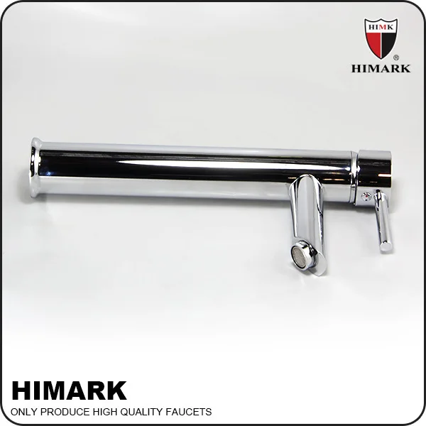 ванная на бортике туалете крана