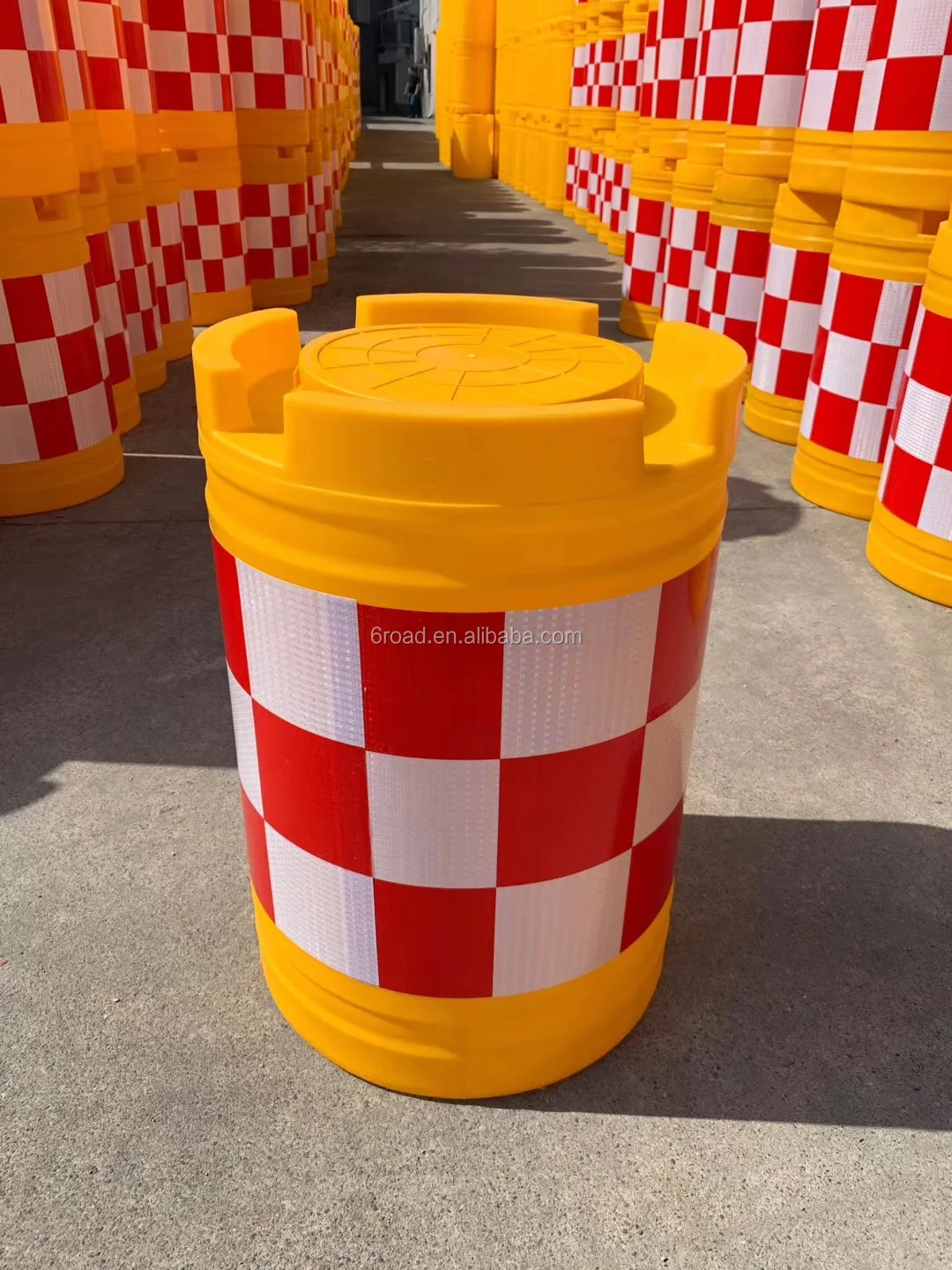 Plastic Traffic Crash Barrier Barrel, Water Filled Traffic Barrier Barrel