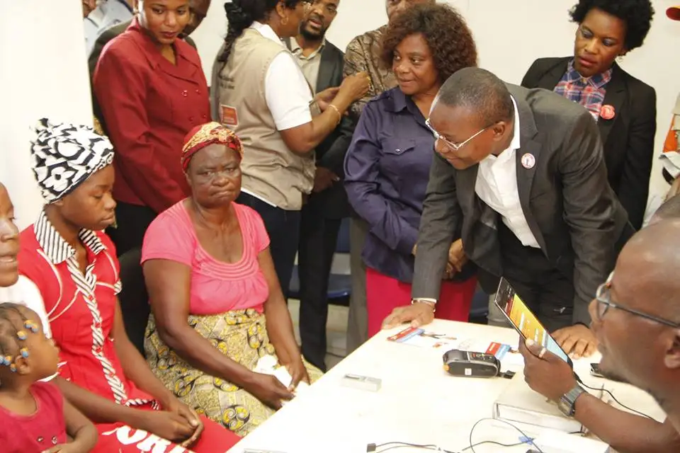 Free SDK Popular  NFC Card Scanner Wireless portable biometric fingerprint reader for window android linux IOS(HF7000)