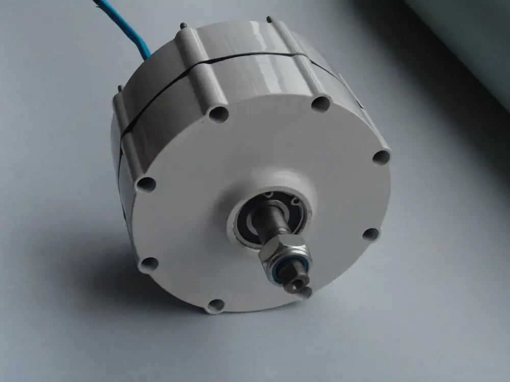 Three-phase ac permanent magnet synchronous generator