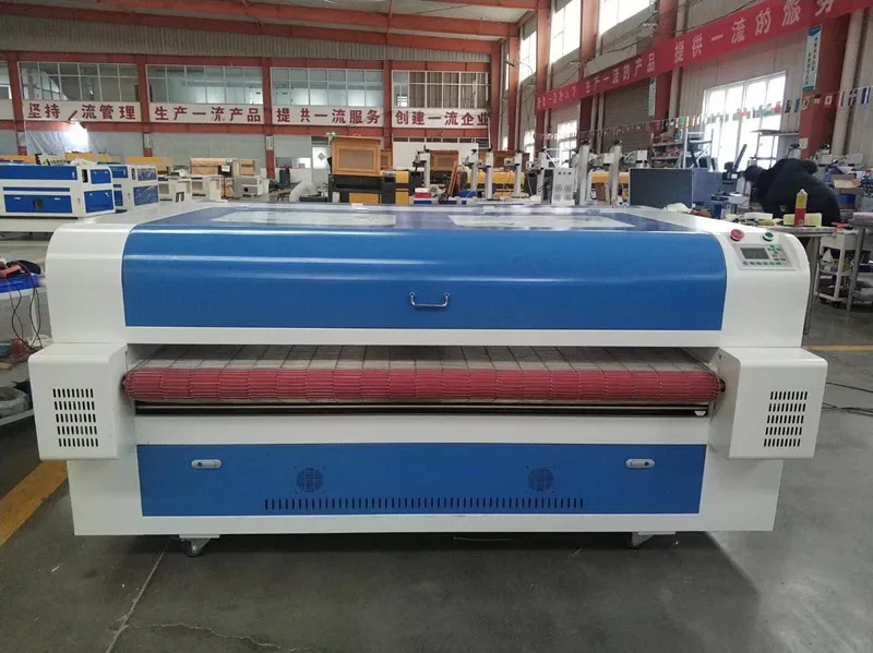 
co2 laser type carpet t shirts textile fabric 60W auto feeding laser cutting machine 1610 