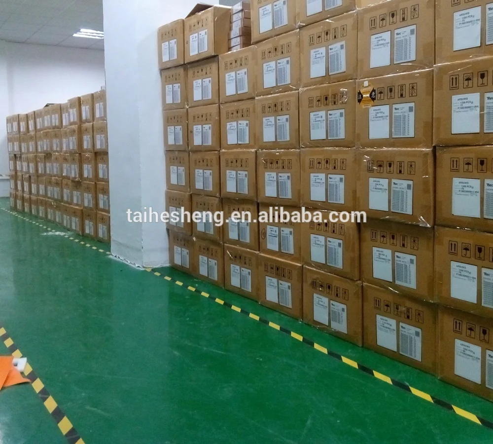 
poly crystal silicon 156.75*156.75mm 3BB 4.42W 18% solar cell with best performance 