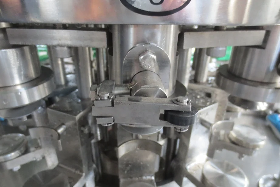 
Full automatic sealing line carbonated beverage soda soft drink aluminum pop tin Can filling machine 