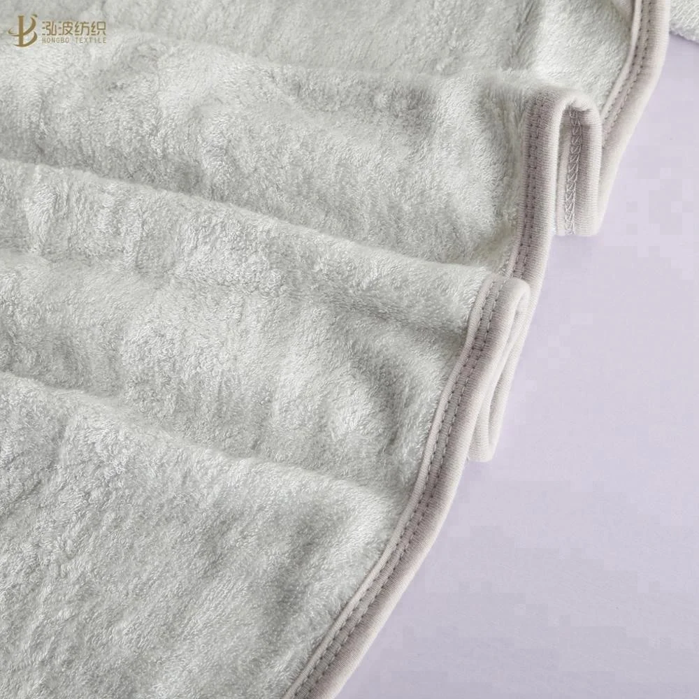 
Customized Size 85 x 85 cm 100% Bamboo Animal Design Penguin Baby Hooded Towel Bath Towel 