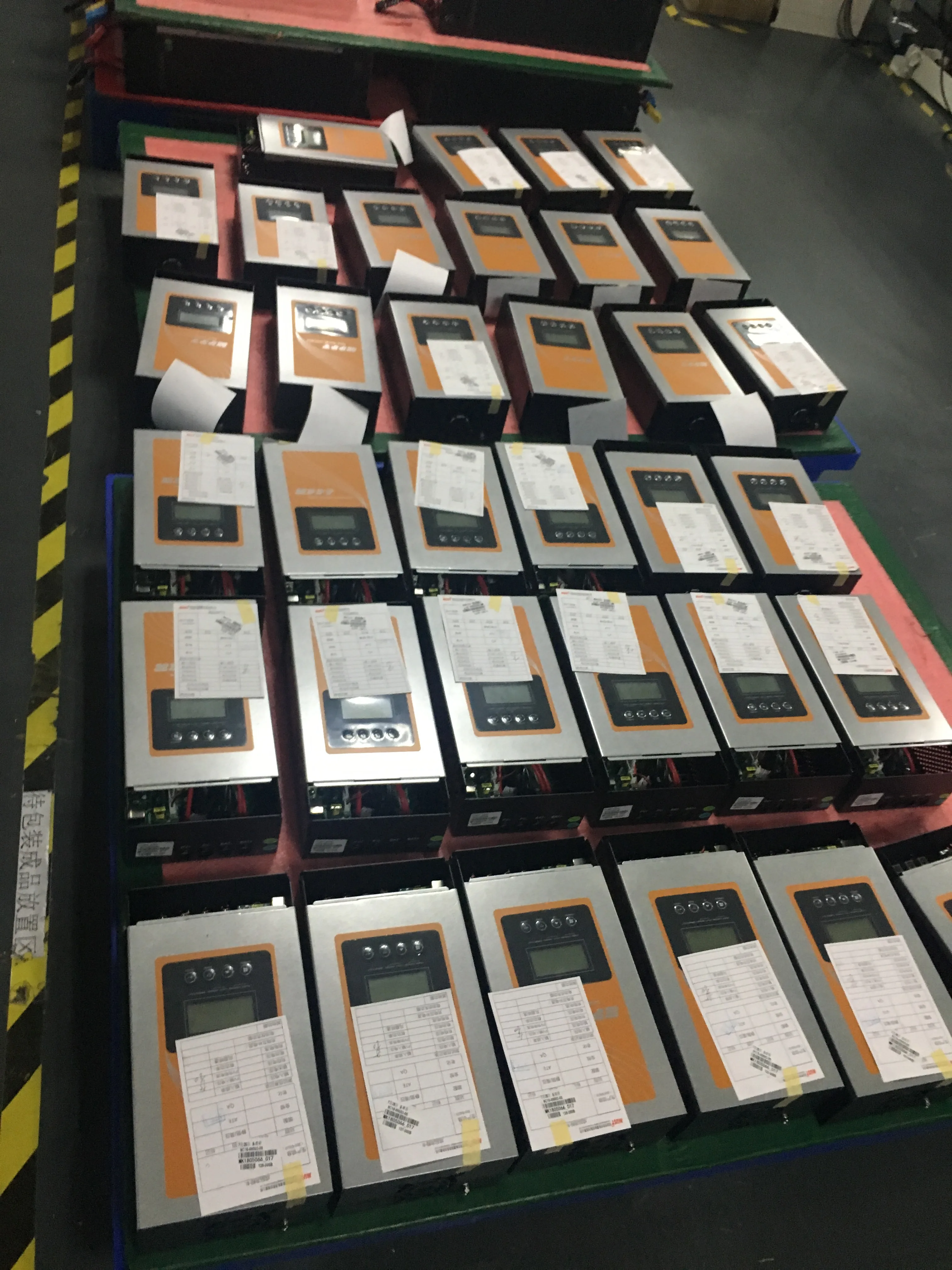 MUST High Efficiency AC DC Hybrid Solar Charge Controller Digital Solar Controller Charger 48V MPPT regulator