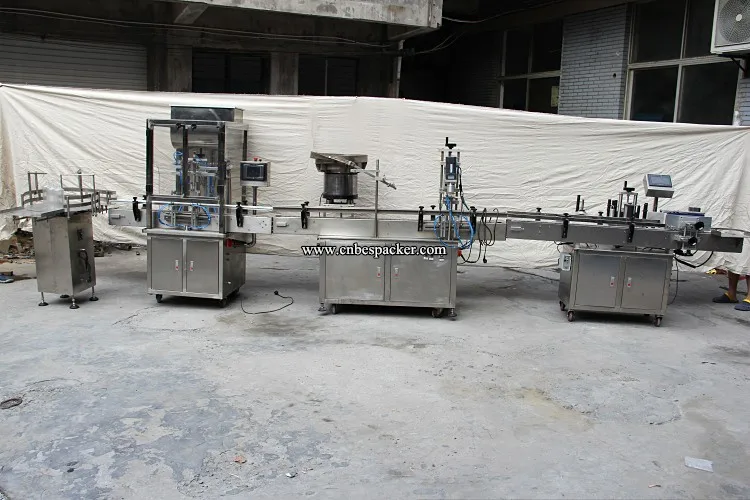 Автоматическая бутылка наполнения, укупорки и этикетирования производственной линии