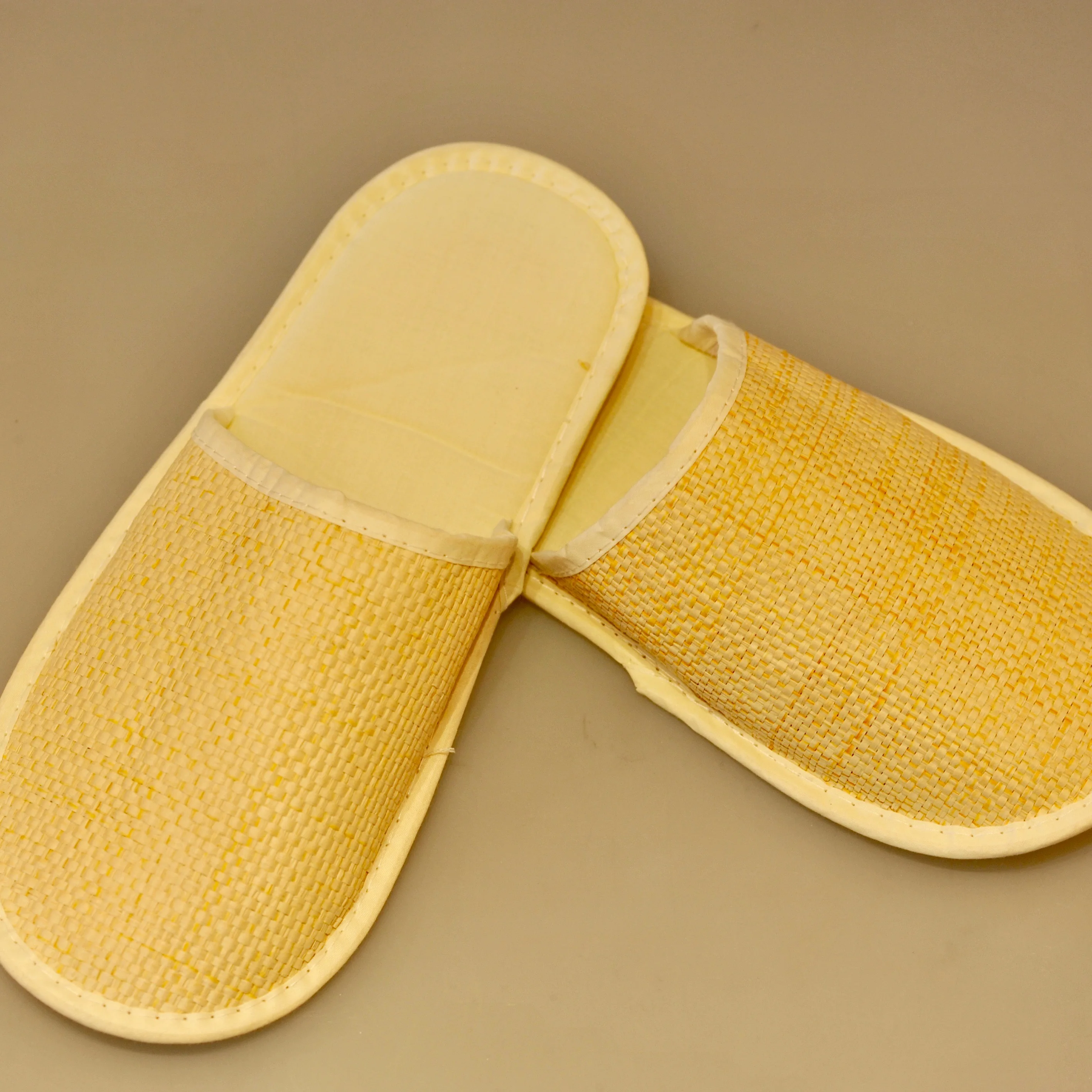 
Eco friendly disposable paper fabric slipper for hotel and bathroom 