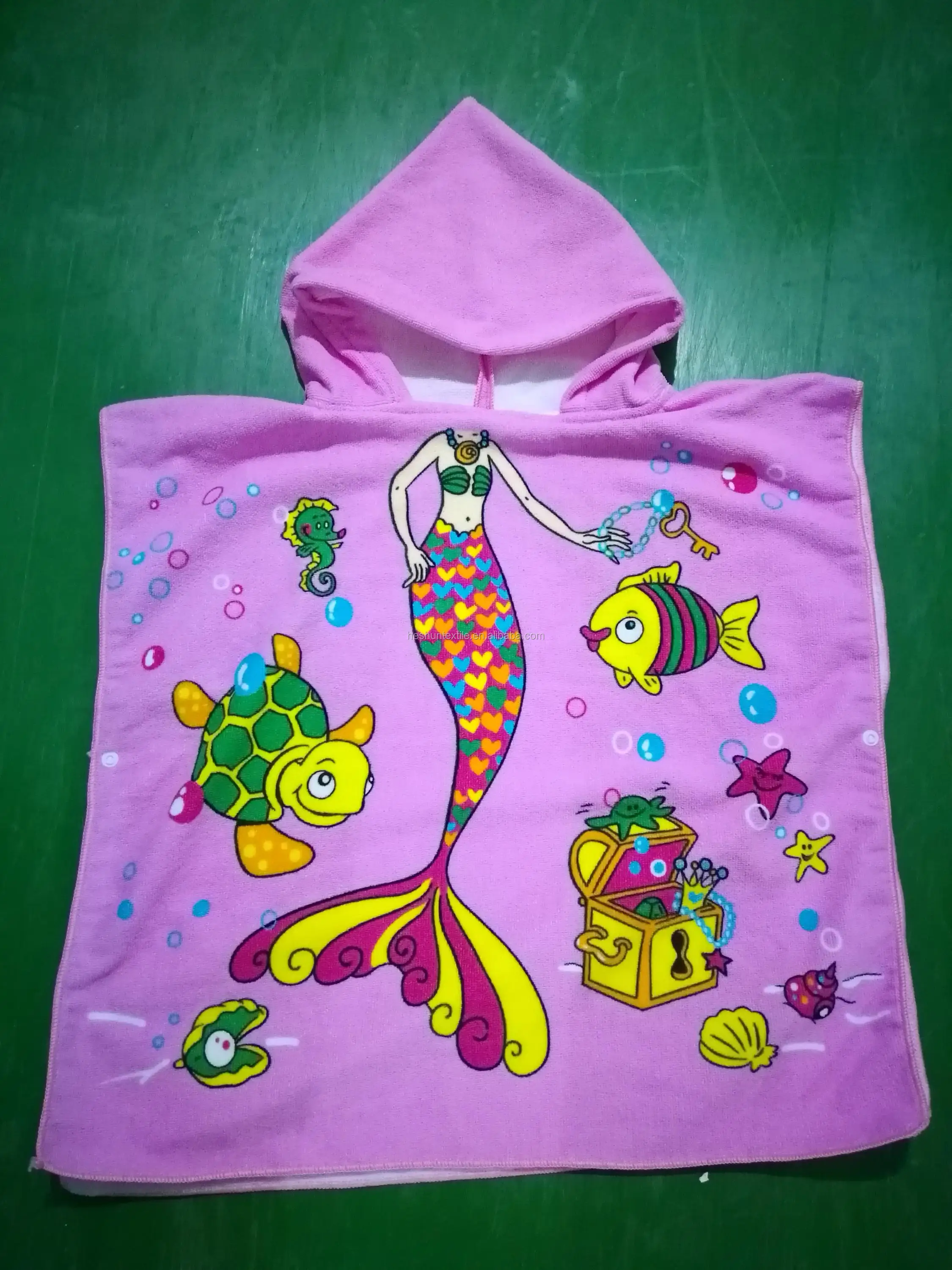 OEM factory or stocked designs HOT sale wholesale cheap advertising logo 100% cotton bird cartoon kids hooded poncho towel