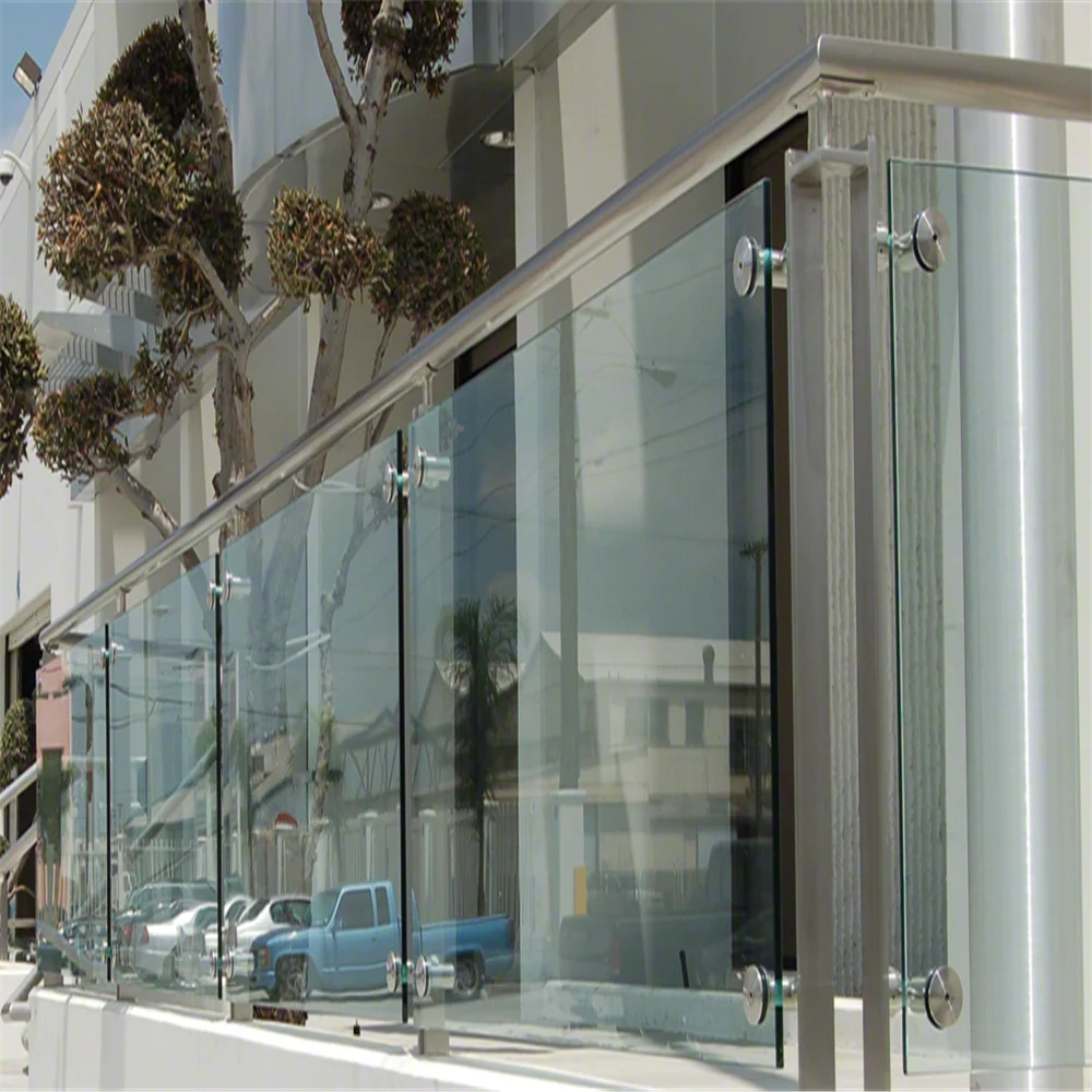 Double flat bar glass balustrade for outside