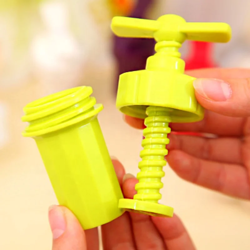 Wholesale Garlic Manual Press Crusher Kitchen Gadget Plastic Garlic Press