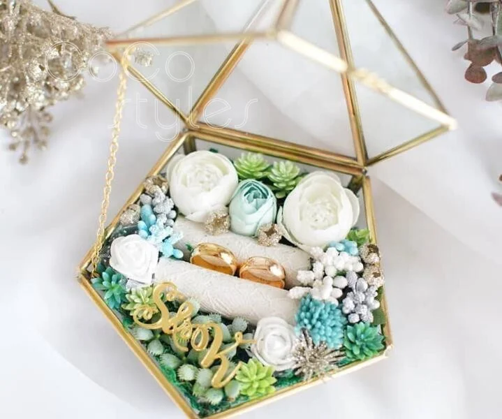 Cocostyles unique geometrical metal glass jewelry display  for pure wedding party event and proposal ring box