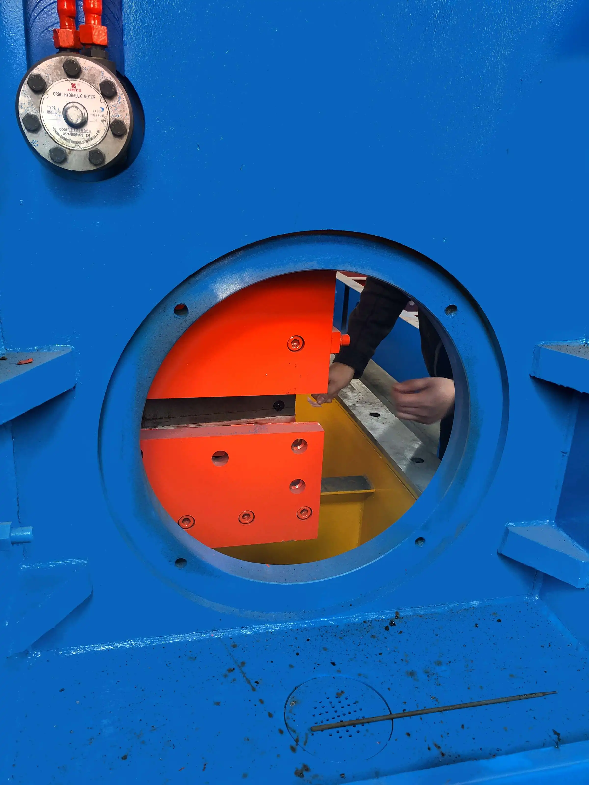 Машина для непрерывной экструзии медных плоских проводов экструдера стержней с медным