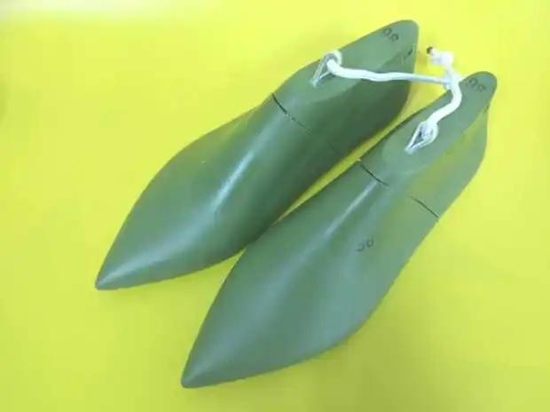 Ladies flat pointed toe plastic shoe lasts heel 1cm