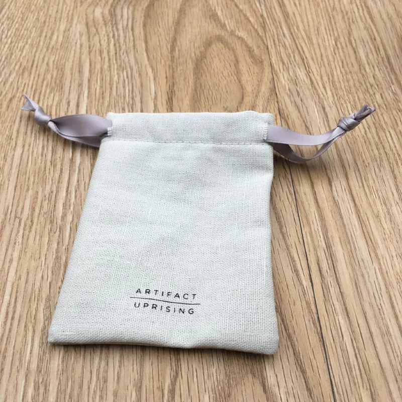 Светло-серая сумка из хлопка и льна на шнурке с лентой