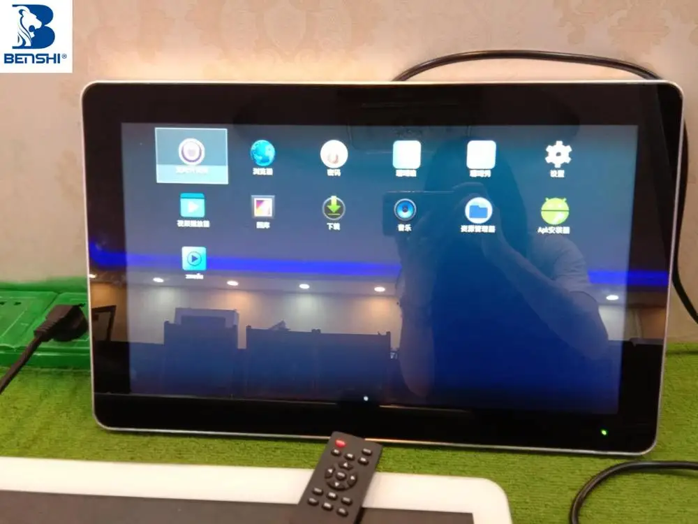 18.5 inch advertising display 3g WiFi advertising lcd display screen video player digital signage