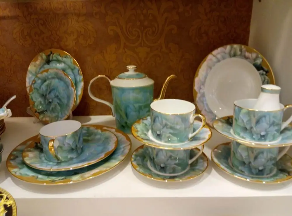 
Luxury Tableware Set Hand Printing Porcelain Dinnerware Bone China Sets 