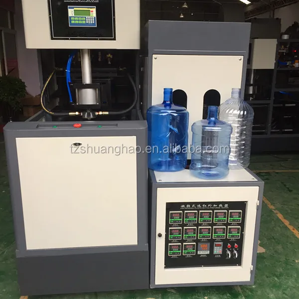 Plastic bottle blow molding machine for drinking bottles