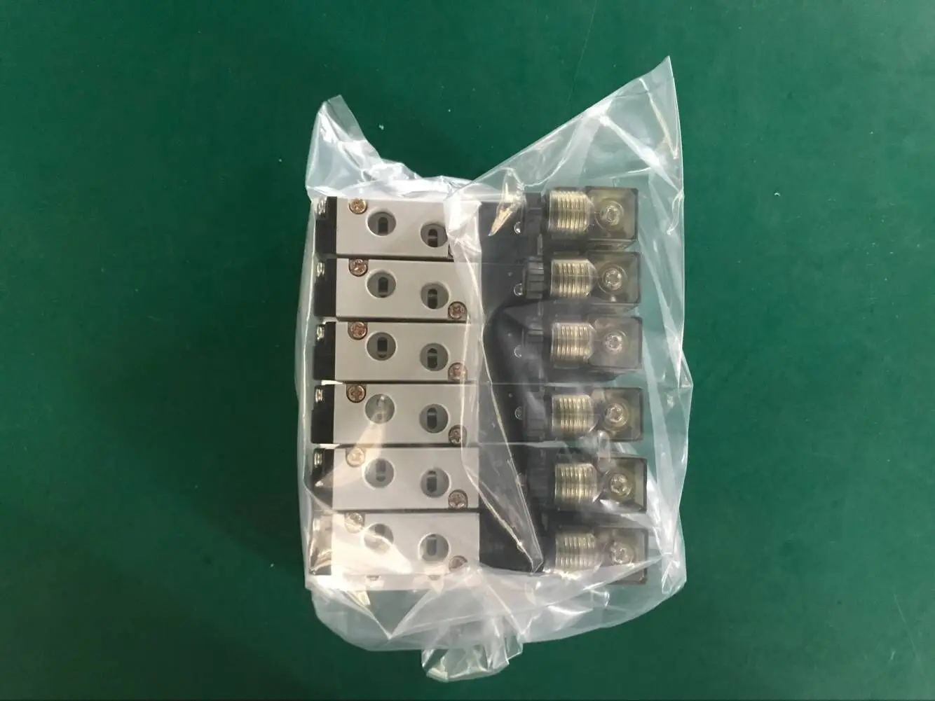 TS16949 factory  XINYIPC hot sales High Quality Widely Used 5 Way 3 Way Valve Manifolds