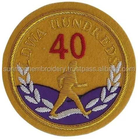 
 Значки с вышивкой вручную  