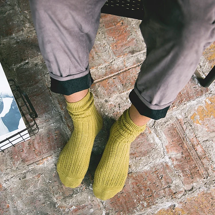 Cheap Autumn winter solid color unique design skin-friendly men crew socks,wholesale fashion custom polyester men sport crew sock