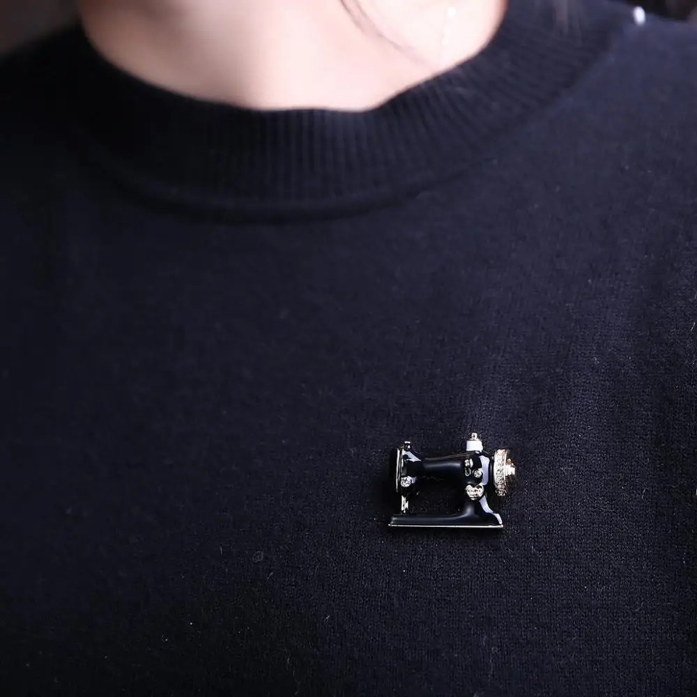 Thimble needle thread seamstress black sewing machine brooch Women pin brooches Enamel pins Denim Pin Badge Gift Jewelry