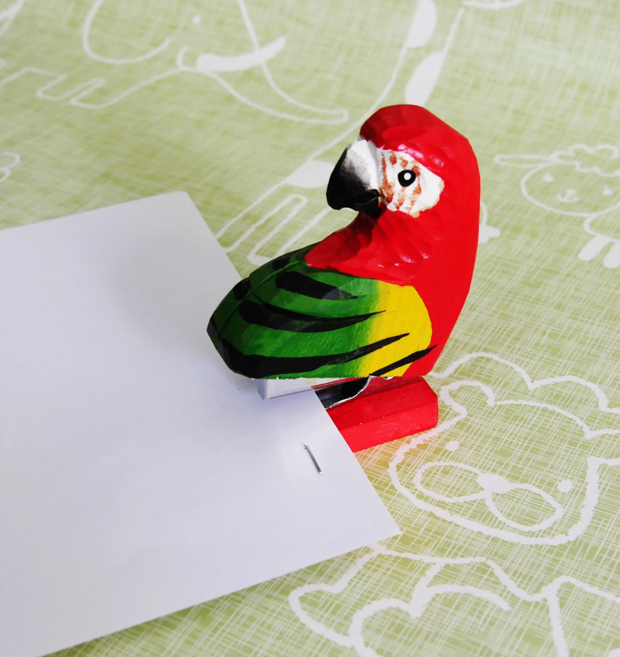 
wholesale creative new style handmade school office stationery wood carving animal shape stapler decoration gifts for kids 