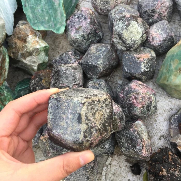 Wholesale Natural Gemstone Rough Garnet Stone Semi Precious Stone