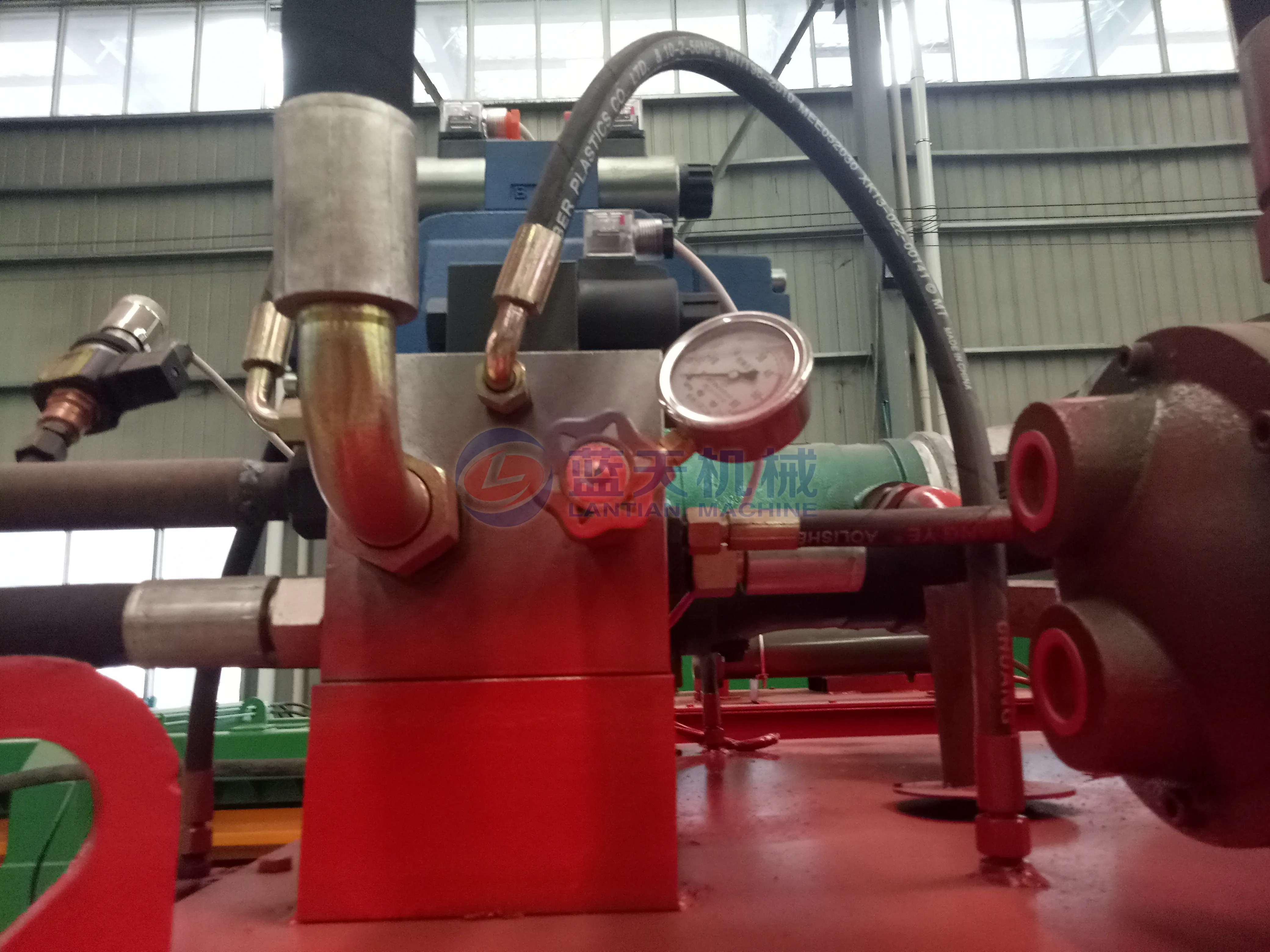 Scrap JapanesePlastic Bottles Paper Tire Baler Machine for Sale