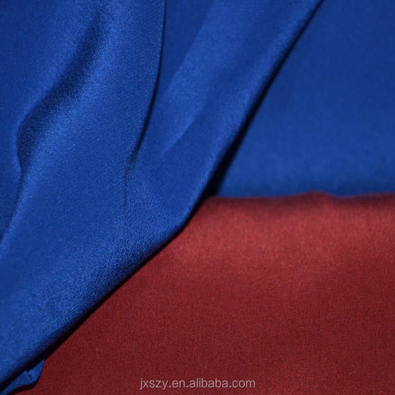 
 Рулон шелковой ткани  