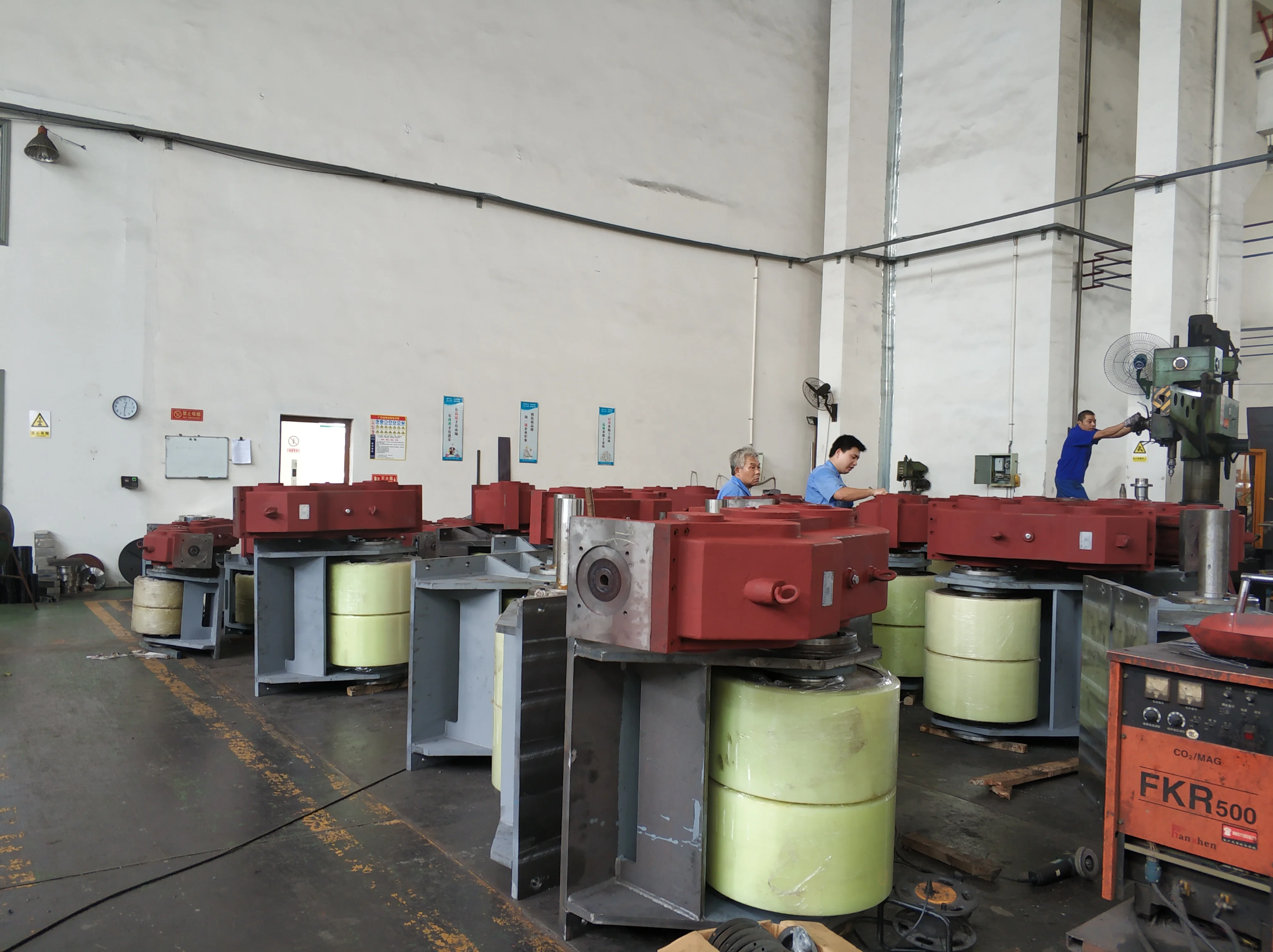 Moving type Wind tower  rotator for welding