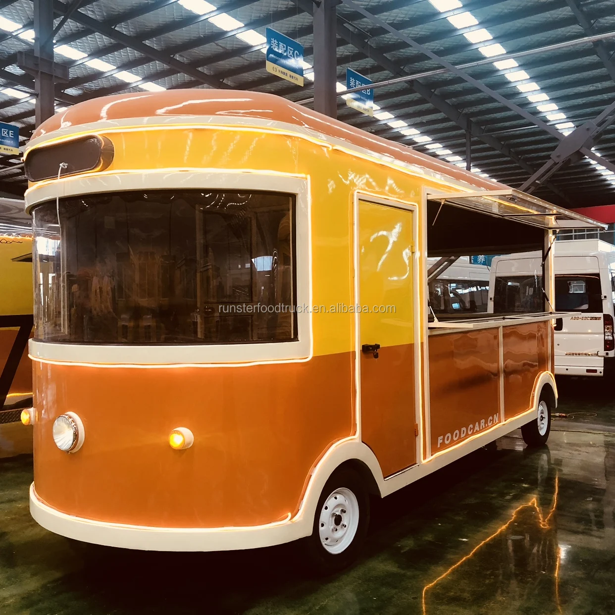 Coffee Van Beer Bar Hot Dog Electric Food Cart Ice Cream Kitchen Restaurant Vintage Mobile Food Truck  for sale UAE