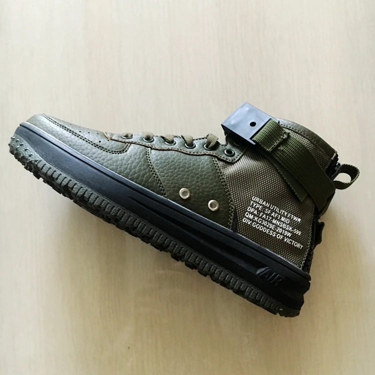 
2017 new mens high top green leather skate shoes 