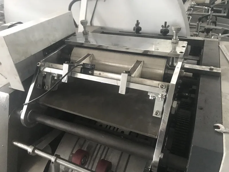 Полностью Автоматического Торгового Чемпион бумаги хлопчатобумажной ткани носят тканевый мешочек формирования машина для произво