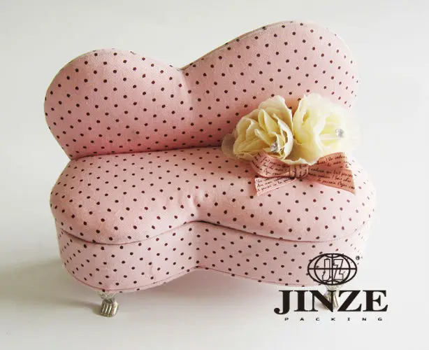 Высокий спрос на импортные товары свадебная