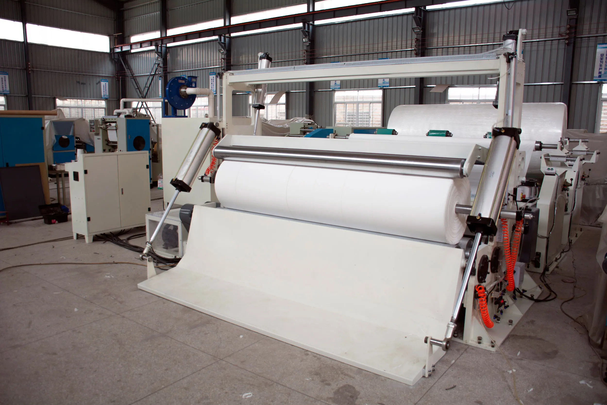 Automatic Cutting Jumbo Roll Base Paper Rewinding Slitting Equipment Machine