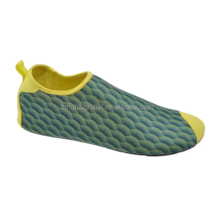 Hot factory price mens and womens aqua sports shoes, wholesale super cheap new models beach aqua skin shoes