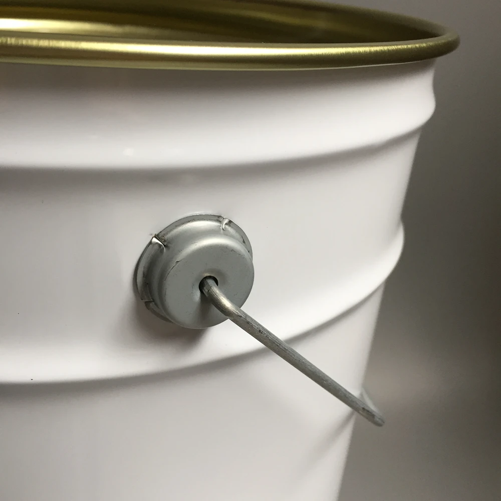 
Latex painting tin pail 20L with lid & handle, white coating exterior 