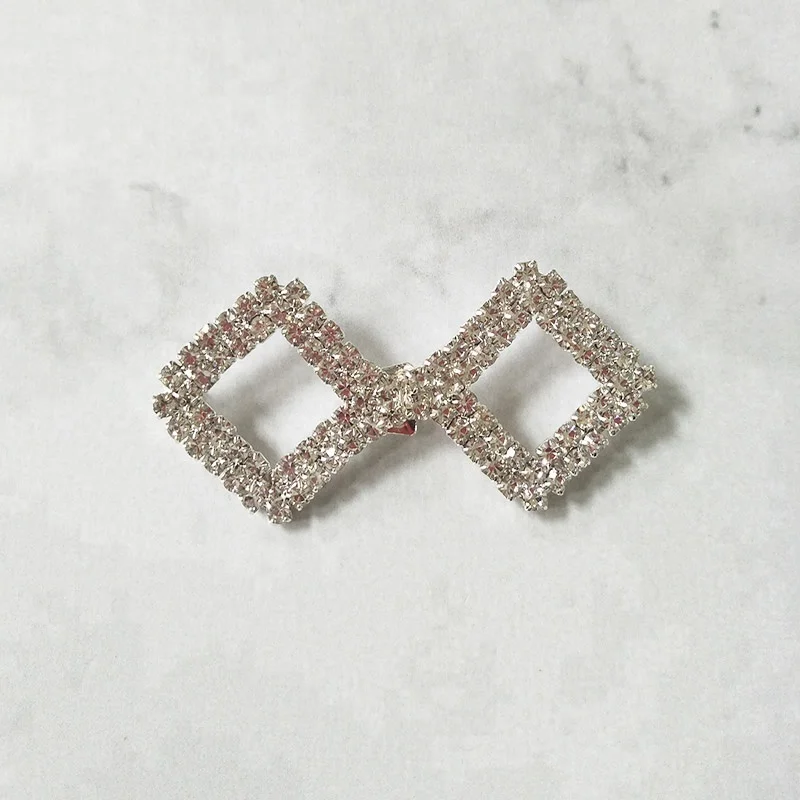 Недорогая парная Пряжка со стразами, украшение для свадебных пригласительных открыток, сделано в Китае