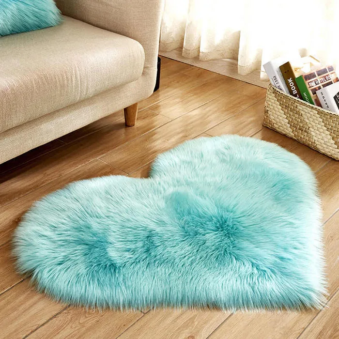 
Cute Heart Shape Fur Rugs Faux Fur Sheepskin Fur Carpet For Bedroom And Sofa Area 