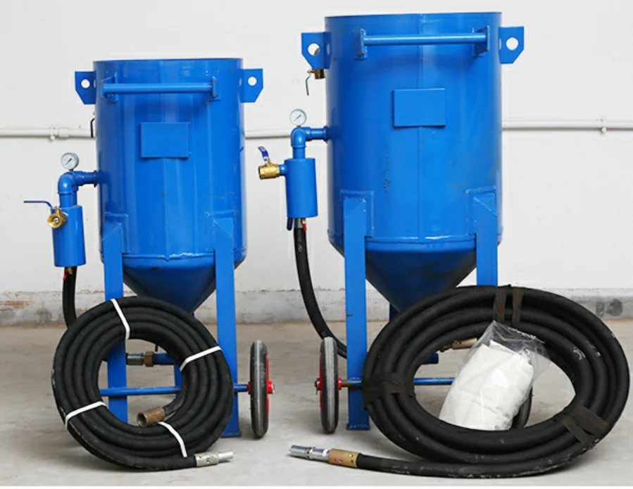 Portable high pressure blast cleaning pot