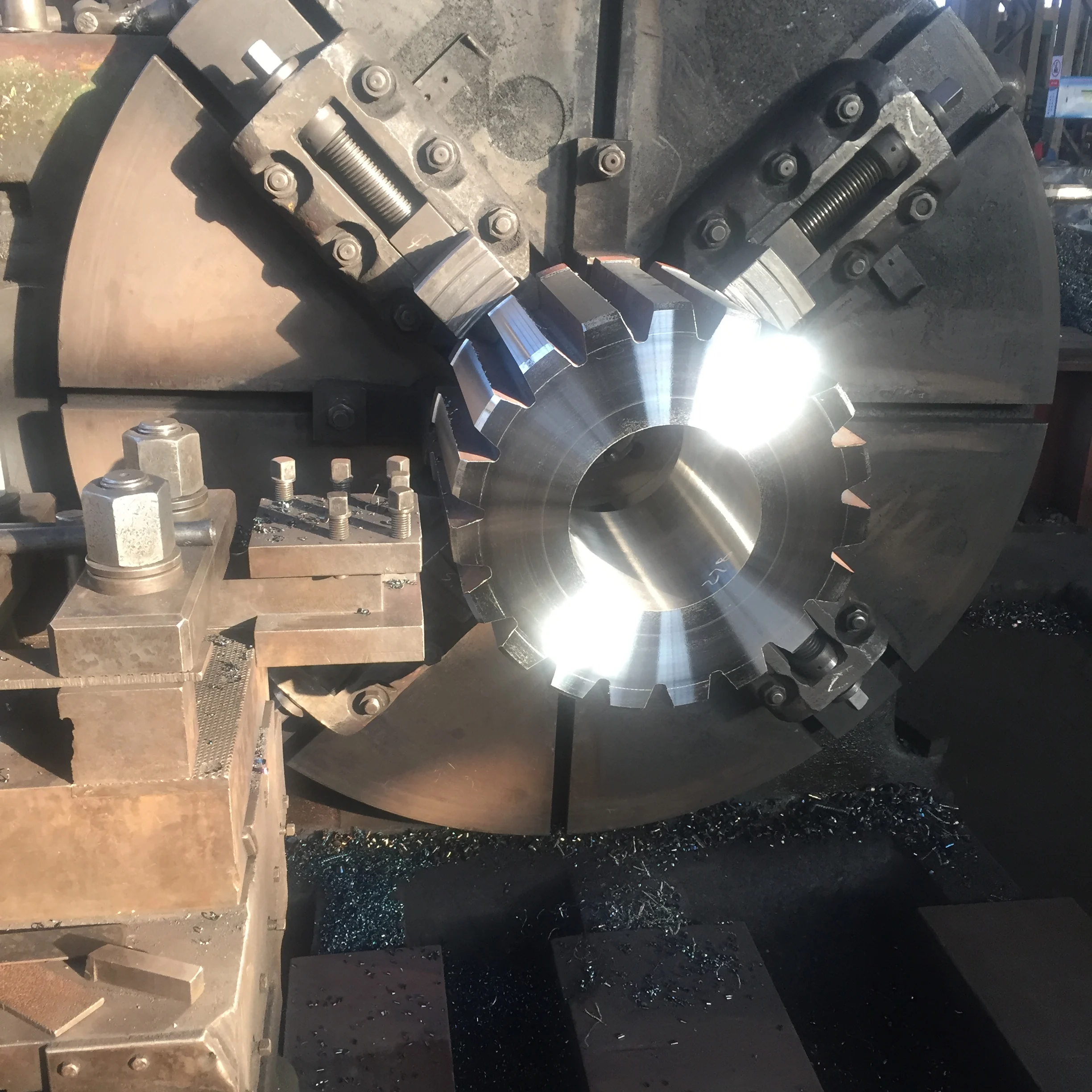 Стальная шаровая мельница с ЧПУ для фрезерования, штамповочная стойка для коробки и шестеренки, кованая Шестерня в елочку