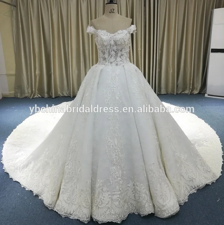 Luxurious big dress with lace and crystal beads shoulder wedding ball gown dress