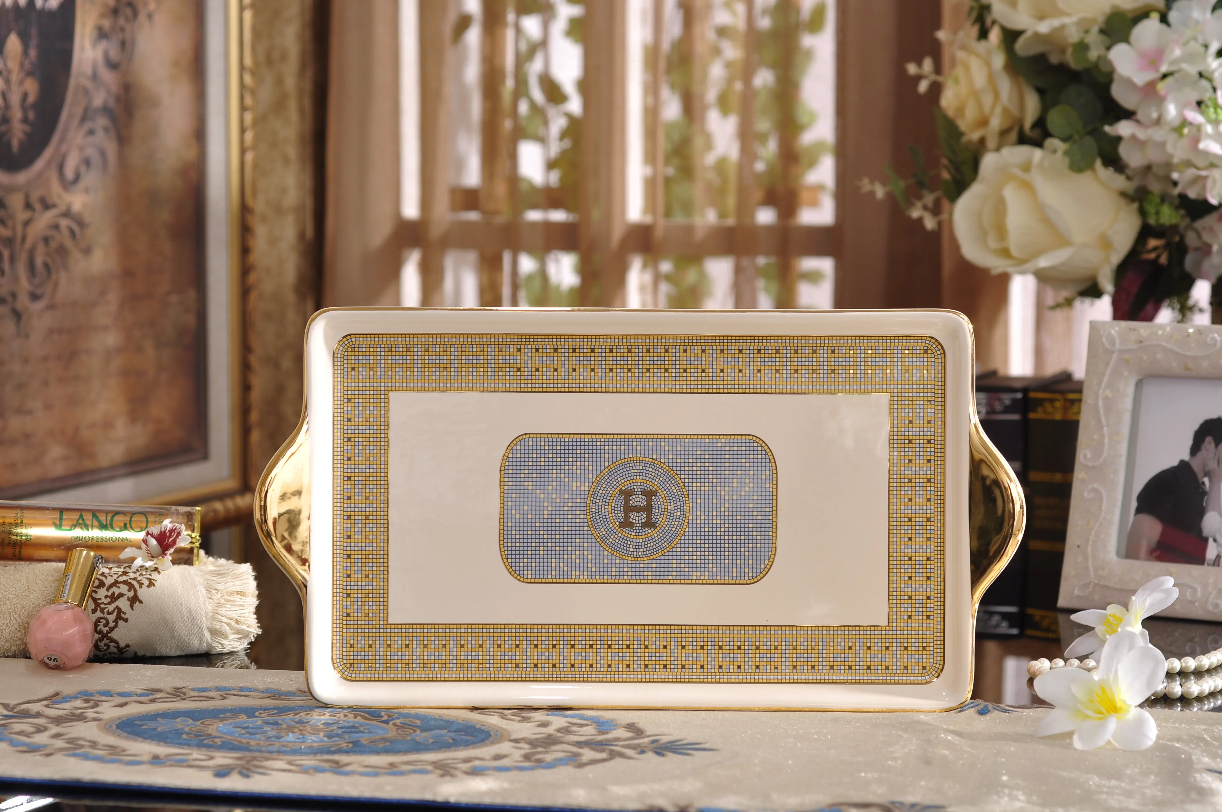 
High Quality Home Decoration Bathroom Accessories Golden Design Ceramic Bathroom Set 